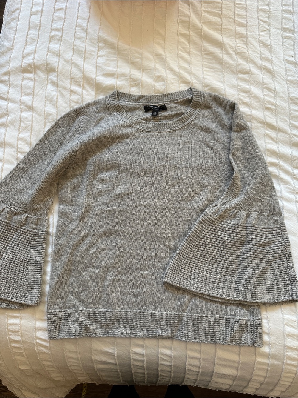 Banana Republic Grey Bell Sleeve Sweater Cashmere Merino wool blend - size S